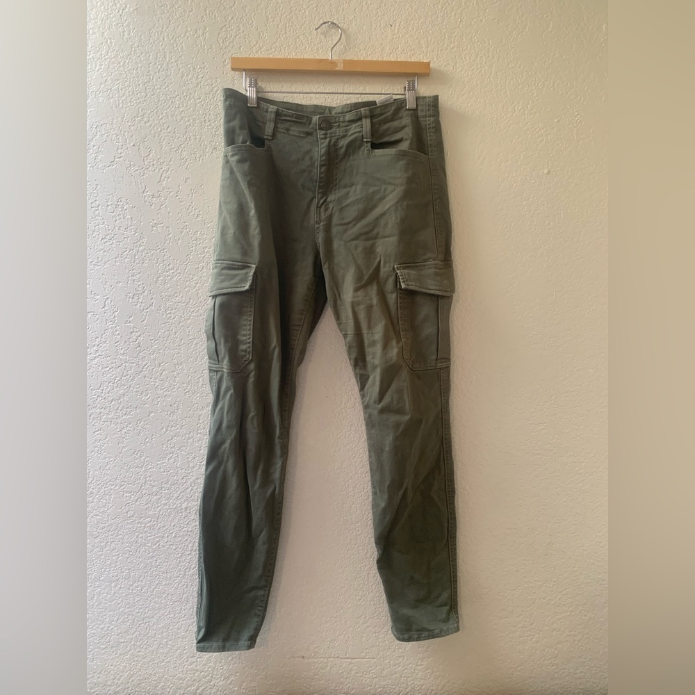 Vince cargo pants women’s size 30 olive green